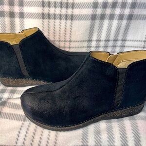 Dansko - women's Makara black leather booties Size 40 / US 9.5